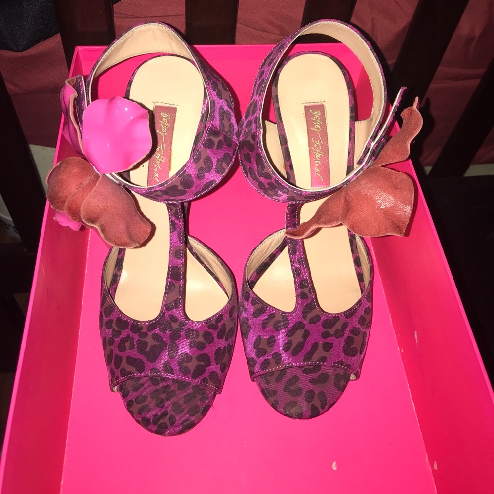 Heels - Picture 2 of 4